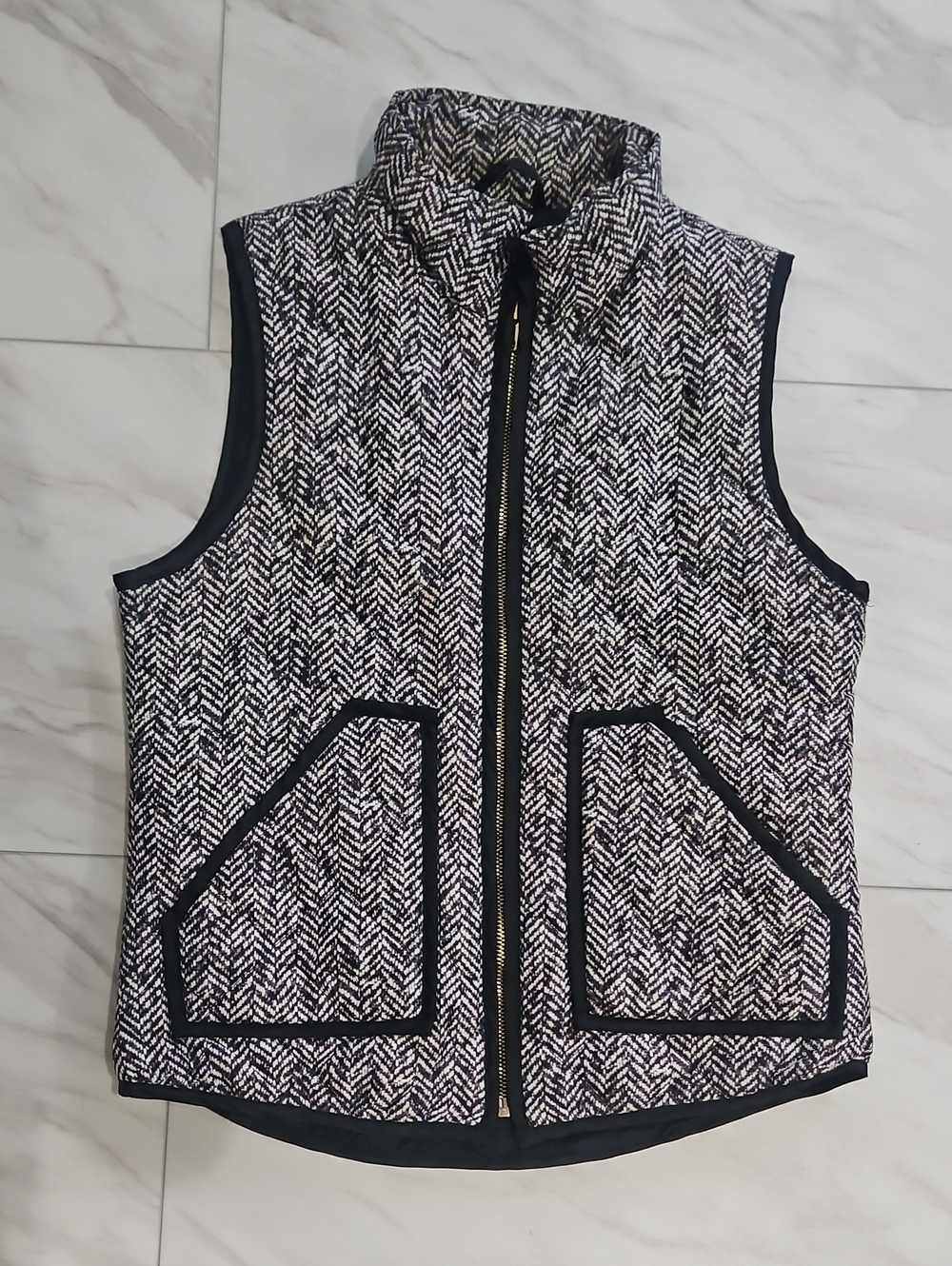 Herringbone Stand-Collar Quilted Vest - Black & White